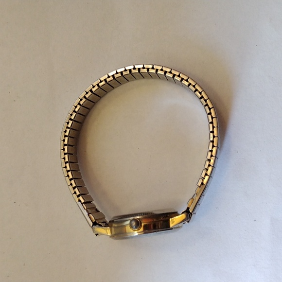 SOLD!! Vintage 18K Gold Plated Speidel Women's Watch w Diamond Accent! - Picture 4 of 9